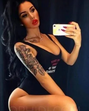 Photo from listing “Isabelle”, age 25