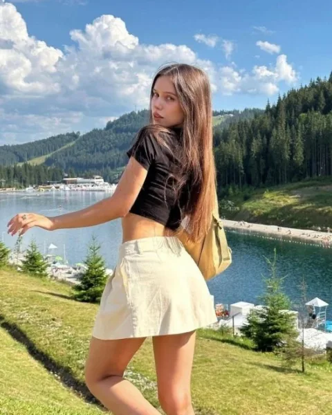 Photo from listing “Lois”, age 20