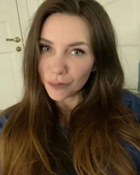 Photo from listing “Elis”, age 32