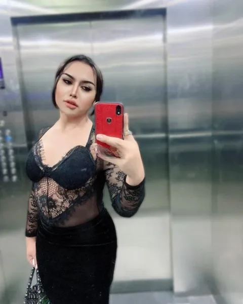 Photo from listing “Amika”, age 25