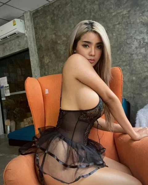Photo from listing “Alexis”, age 25