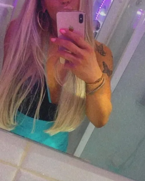 Photo from listing “Samantha Barros”, age 25