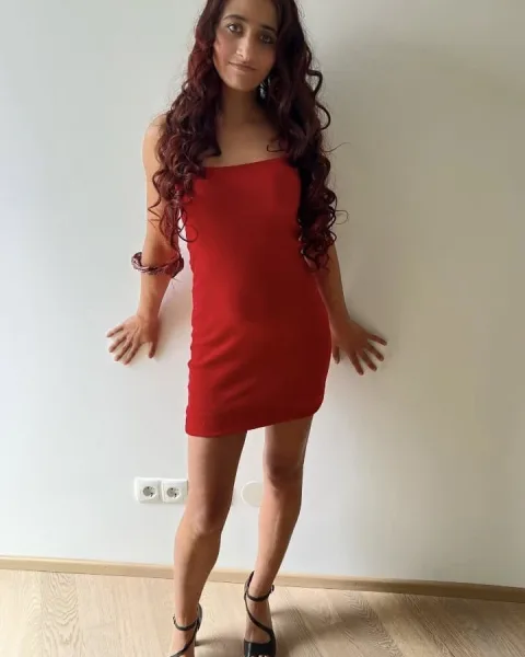 Photo from listing “Andrea Ganz Neu”, age 25