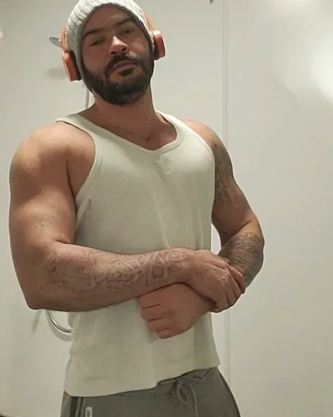 Photo from listing “William”, age 30