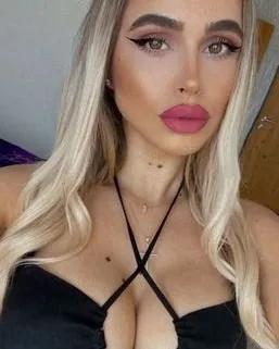 Photo from listing “Eveline”, age 26