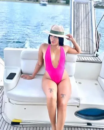 Photo from listing “Vanessa”, age 26