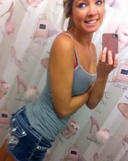 Photo from listing “Andra”, age 30