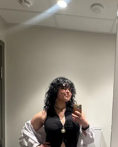 Photo from listing “TheLadyAnora”, age 21