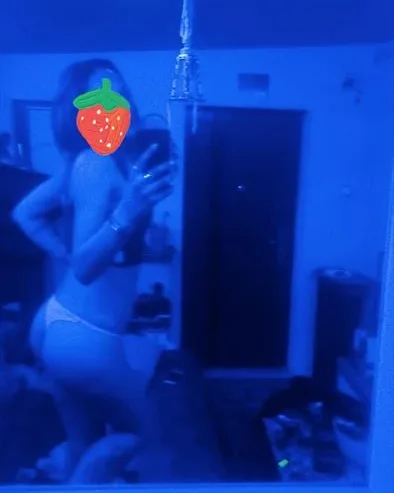 Photo from listing “Mia”, age 31