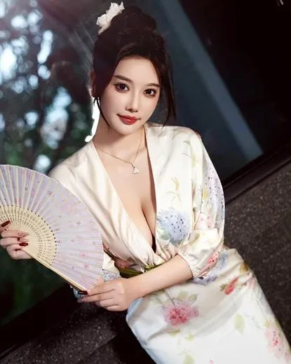 Photo from listing “Amy Top service”, age 24
