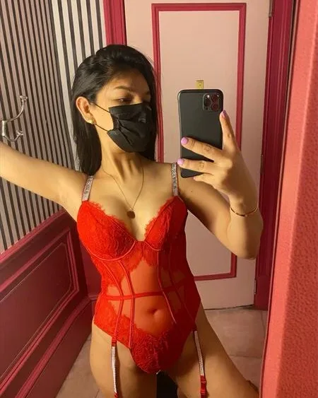 Photo from listing “Sandrafox”, age 31