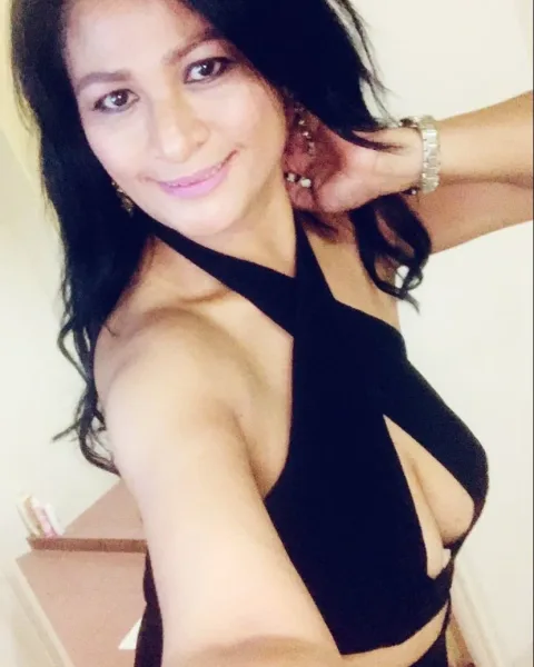 Photo from listing “Farah – Filipino escort in Maldives”, age 25