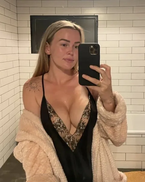 Photo from listing “Bella Sandrine”, age 28