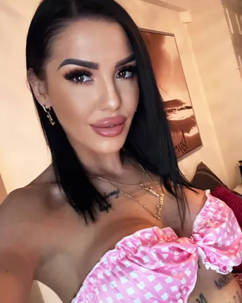 Photo from listing “Lara”, age 31