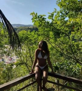Agatha Santos — 4 / 5
