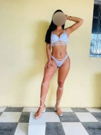 Isabela Fontana — 4 / 5