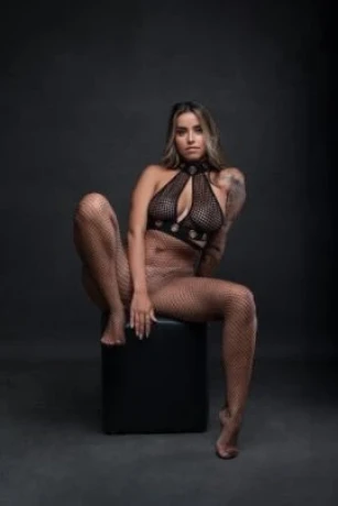 Laila Miller — 2 / 9