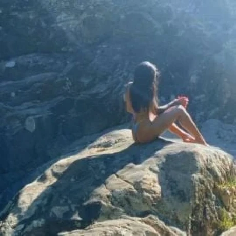 Dani Almeida — 6 / 9