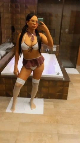 Livia Silva — 7 / 9