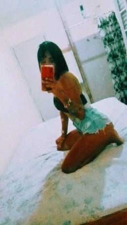 Índia Caroline — 4 / 9