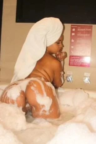 Luana Bernardes — 1 / 5