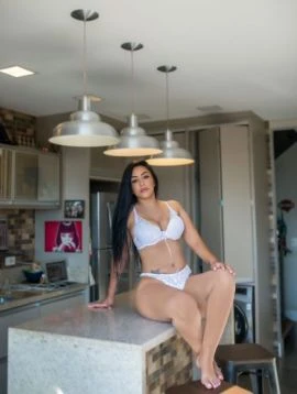 Amanda Caroline — 5 / 9
