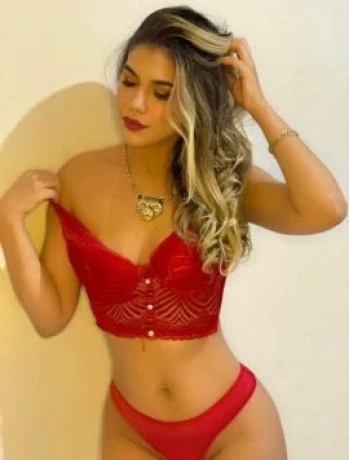 Alice Salazar — 3 / 4