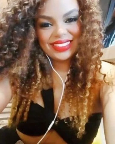 Lívia Gomes — 3 / 4