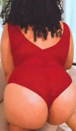 Layla Vitória — 2 / 5