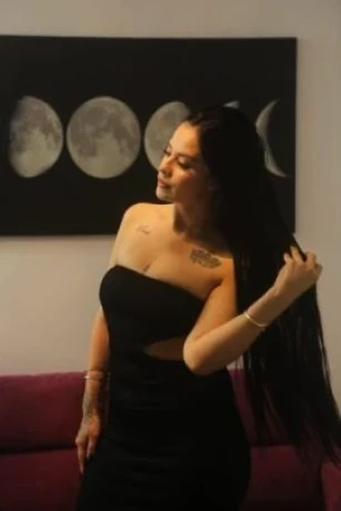 Lara Moreira — 4 / 5