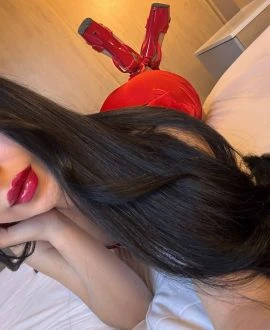 Selena — 4 / 9
