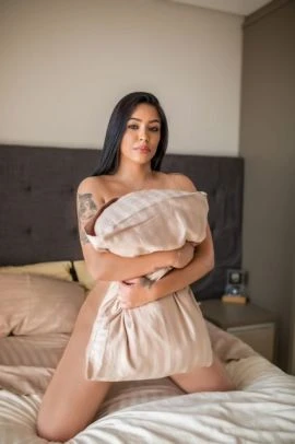 Amanda Caroline — 3 / 9