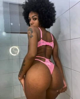 Majú Oliveira — 7 / 9