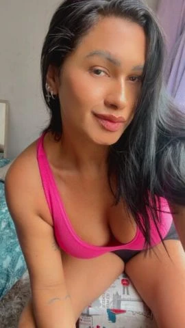 Thainá Costa — 4 / 5