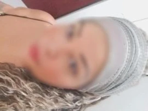 Débora Kely — 4 / 5