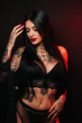 Mia — 8 / 9