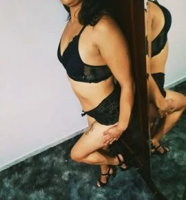 Iara Caroline — 7 / 9