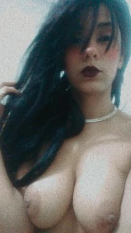 Mia Santos — 2 / 9