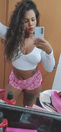 Juliana Paiva — 4 / 5