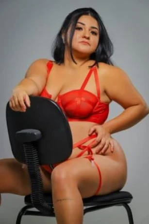 Bia Castro — 7 / 9