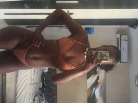 Thaina Pereira — 4 / 5