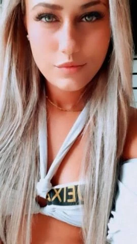 Camila Novaes — 3 / 5
