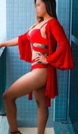 Gabriela Mello — 4 / 5