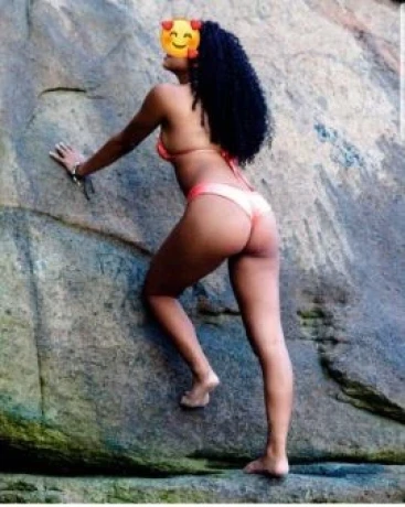 Amanda Farias — 3 / 5