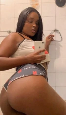 Lara Viana — 4 / 5