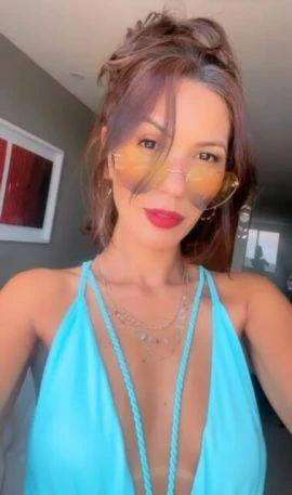 Júlia Valentim — 8 / 9
