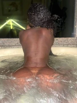 Thaina Pereira — 2 / 5