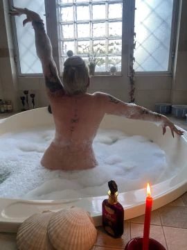 Victoria — 3 / 9