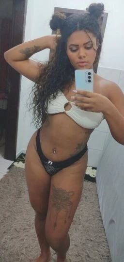 Juliana Paiva — 2 / 5
