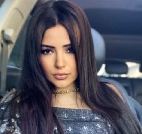 Monique Macedo — 4 / 9